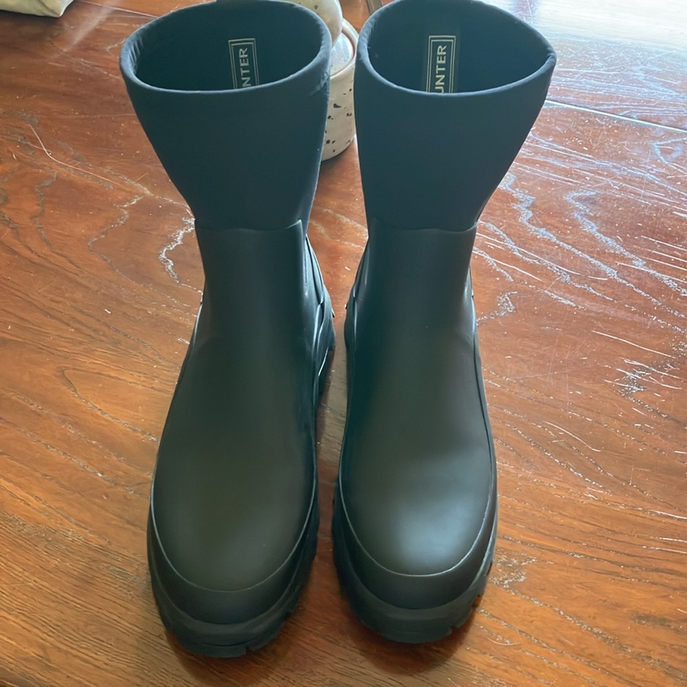 Hunter mid explorer rain boots! Gently used - Picture 2 of 11